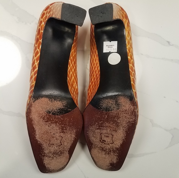 Vintage Stuart Weitzman Yellow Leather Heels Size 10 - Picture 9 of 13